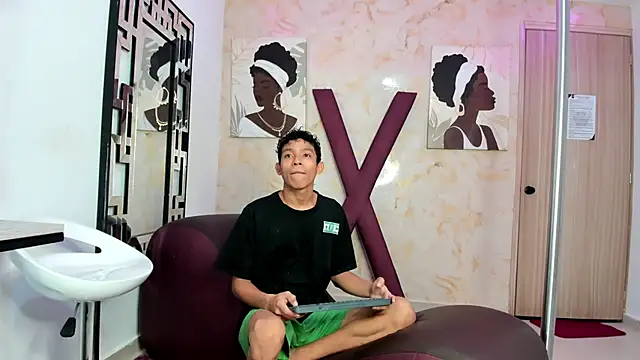 BEAUTY BOYS1 online show from 03/19/26, 01:22