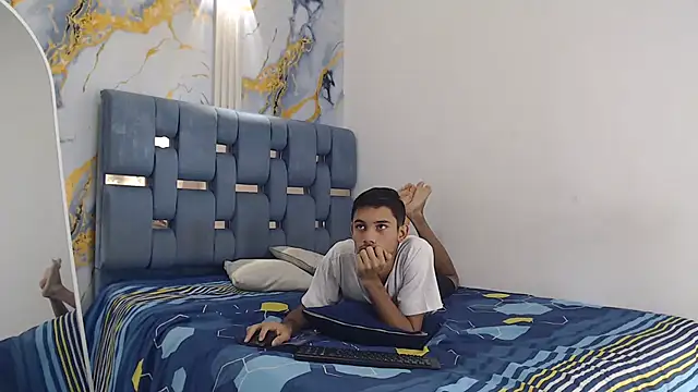 BEAUTY BOYS1 online show from 03/31/26, 01:35