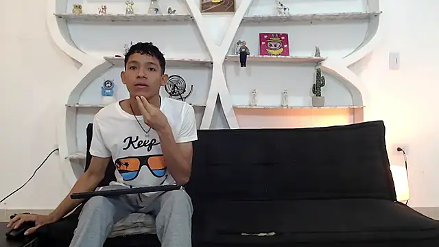 BEAUTY BOYS1 online show from 11/30/25, 07:09