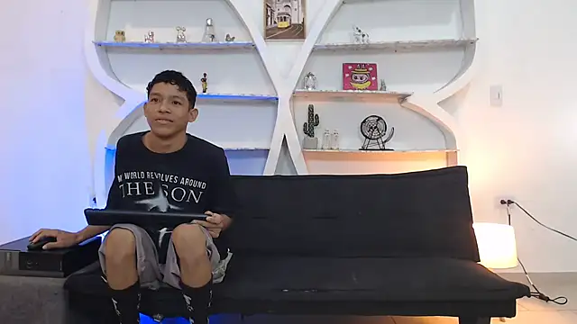 BEAUTY BOYS1 online show from 11/18/25, 07:22