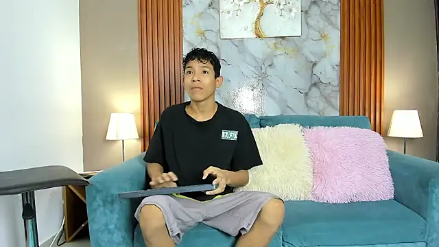 BEAUTY BOYS1 online show from 02/25/26, 07:19