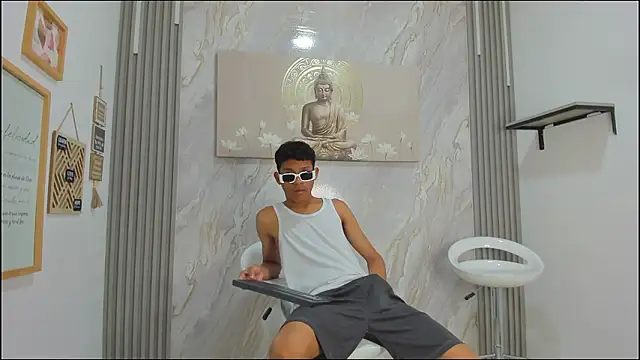 BEAUTY BOYS1 online show from 01/15/26, 07:45