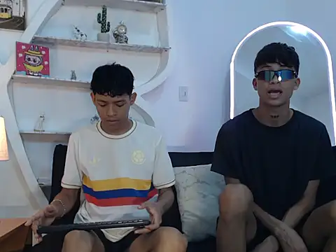 BEAUTY BOYS1 online show from 09/11/25, 07:08