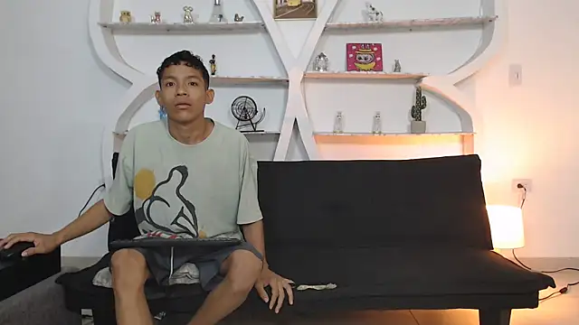 BEAUTY BOYS1 online show from 11/28/25, 07:08