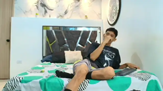 BEAUTY BOYS1 online show from 10/24/25, 07:07