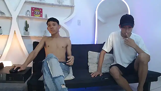 BEAUTY BOYS1 online show from 10/21/25, 07:19