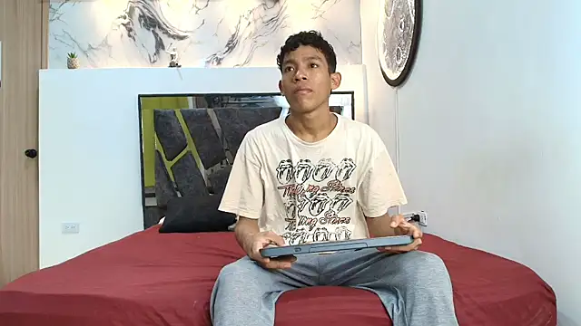 BEAUTY BOYS1 online show from 11/02/25, 07:24