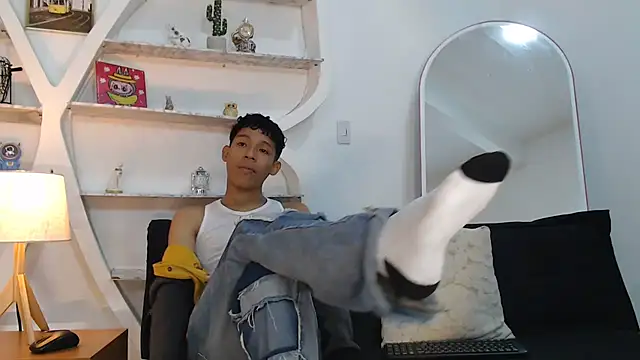 BEAUTY BOYS1 online show from 09/12/25, 07:19