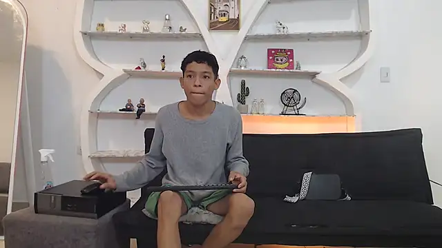 BEAUTY BOYS1 online show from 11/16/25, 07:24