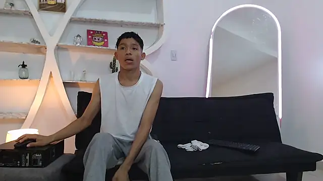 BEAUTY BOYS1 online show from 11/07/25, 07:13