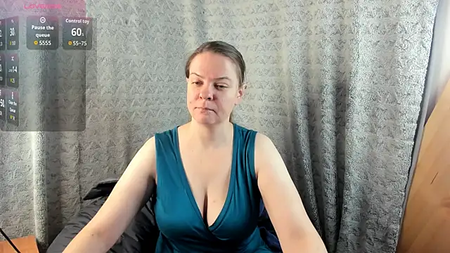 MiaLores online show from 11/12/25, 09:02