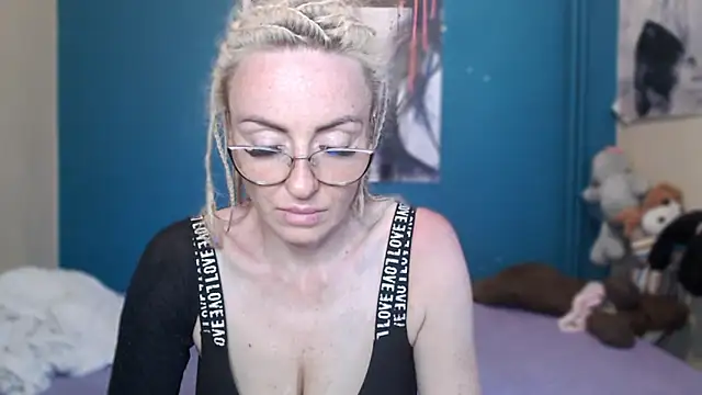 Snapshot of NADINNNE chatting on 06/20/26, 05:18 NADINNNE online show from 06/20/26, 05:18