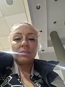 Snapshot of NADINNNE chatting on 12/05/25, 08:17 NADINNNE online show from 12/05/25, 08:17