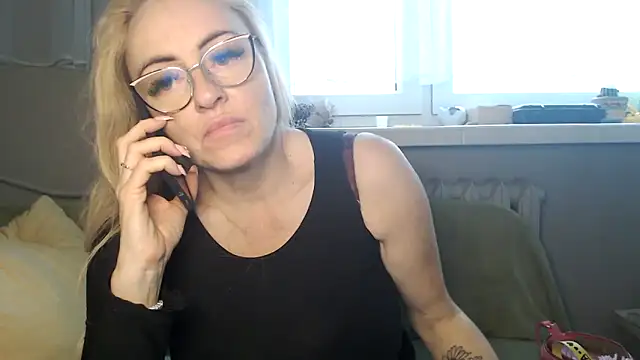 Snapshot of NADINNNE chatting on 11/10/25, 12:10 NADINNNE online show from 11/10/25, 12:10