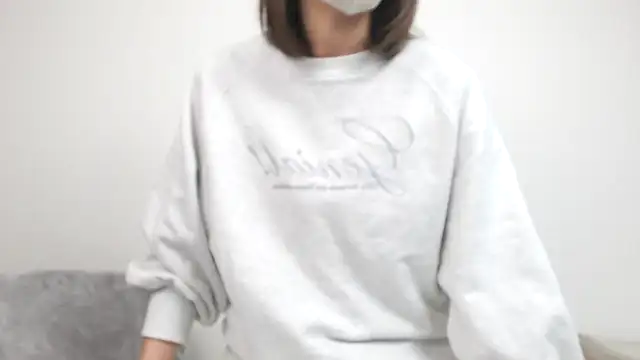 Snapshot of Minami_jjj chatting on 10/15/25, 01:04 Minami jjj online show from 10/15/25, 01:04