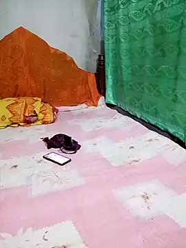 Snapshot of Mistompa24 chatting on 10/25/25, 04:29 Mistompa24 online show from 10/25/25, 04:29