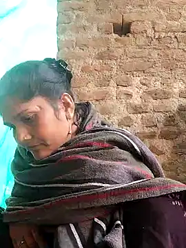 Snapshot of Rakhi_j chatting on 11/17/25, 09:46 Rakhi j online show from 11/17/25, 09:46