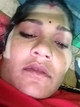 Snapshot of Rakhi_j chatting on 11/17/25, 11:31 Rakhi j online show from 11/17/25, 11:31