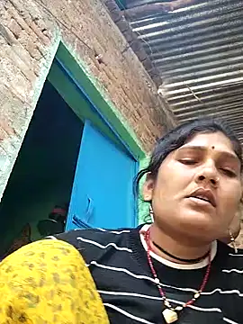 Snapshot of Rakhi_j chatting on 11/15/25, 04:49 Rakhi j online show from 11/15/25, 04:49