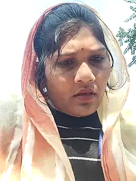 Snapshot of Rakhi_j chatting on 11/14/25, 09:24 Rakhi j online show from 11/14/25, 09:24