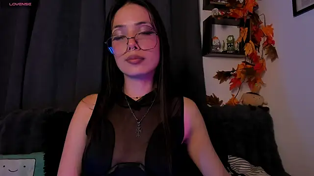 Seraphine hell online show from 03/27/26, 06:11