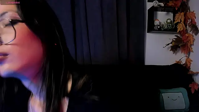 Snapshot of Seraphine_hell chatting on 05/19/26, 05:25 Seraphine hell online show from 05/19/26, 05:25