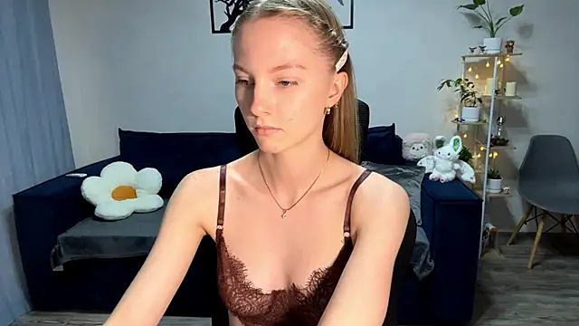 BrightAnnie online show from 10/05/25, 03:03