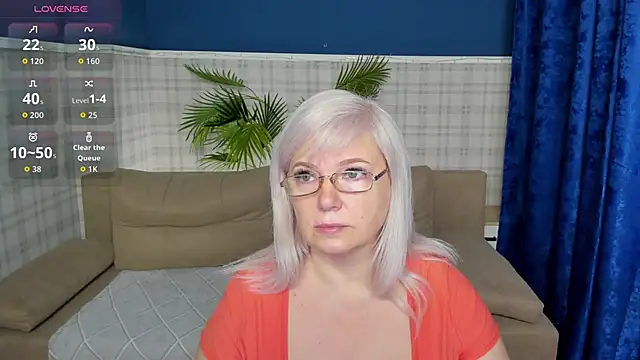 Hella Fabel online show from 12/18/25, 01:11