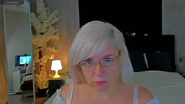 Hella Fabel online show from 11/16/25, 01:10