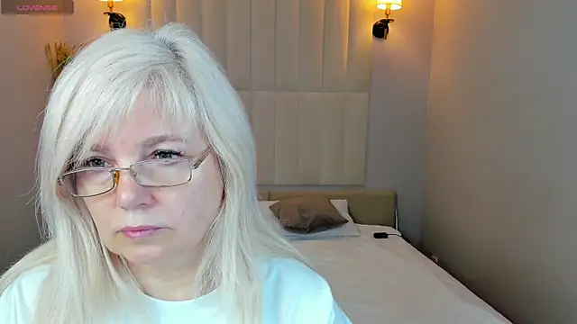 Snapshot of Hella_Fabel chatting on 06/07/26, 01:11 Hella Fabel online show from 06/07/26, 01:11