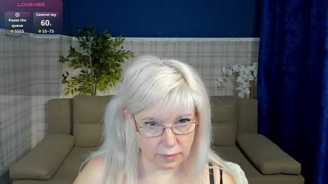 Snapshot of Hella_Fabel chatting on 05/27/26, 01:04 Hella Fabel online show from 05/27/26, 01:04