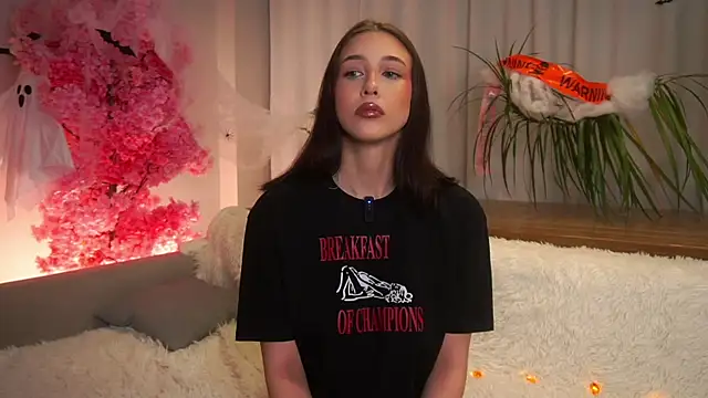 Snapshot of EviaRabasca chatting on 10/31/25, 11:40 EviaRabasca online show from 10/31/25, 11:40