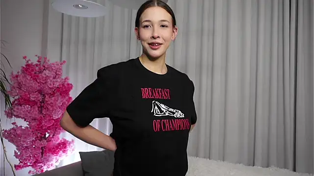 Snapshot of EviaRabasca chatting on 09/18/25, 11:35 EviaRabasca online show from 09/18/25, 11:35