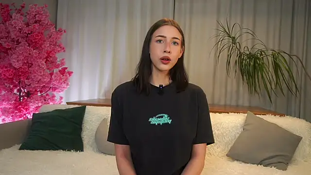 Snapshot of EviaRabasca chatting on 10/12/25, 11:22 EviaRabasca online show from 10/12/25, 11:22