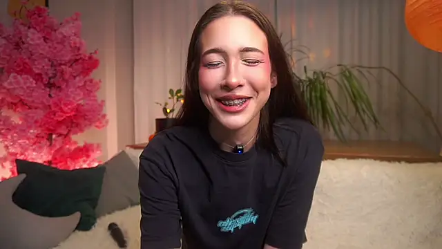 Snapshot of EviaRabasca chatting on 10/24/25, 11:53 EviaRabasca online show from 10/24/25, 11:53