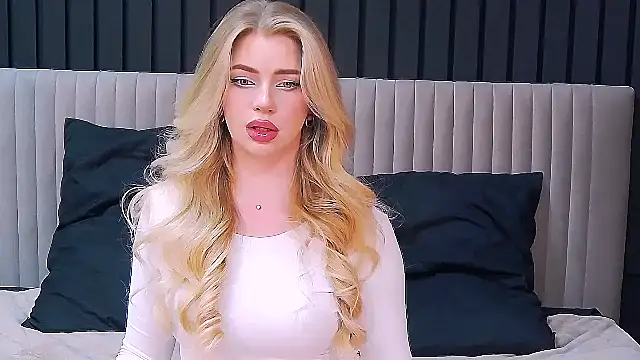 MilanaCeleste online show from 11/18/25, 06:11