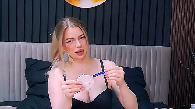 MilanaCeleste online show from 02/16/26, 10:07