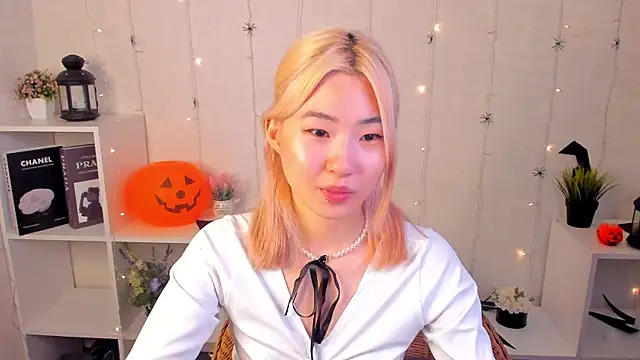 Aisi 18 online show from 10/30/25, 06:01