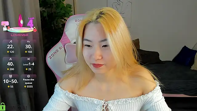 Snapshot of Aisi_18 chatting on 10/02/25, 07:12 Aisi 18 online show from 10/02/25, 07:12