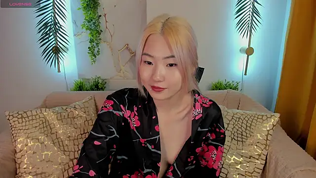 Snapshot of Aisi_18 chatting on 09/17/25, 04:36 Aisi 18 online show from 09/17/25, 04:36