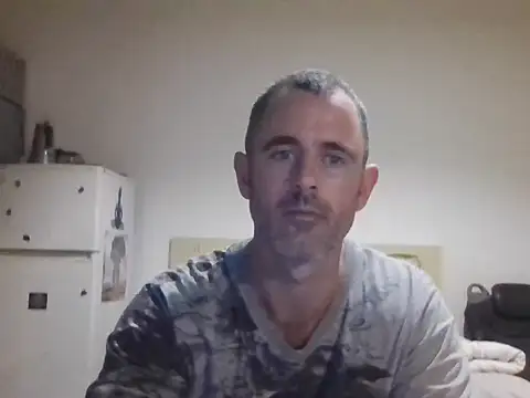 Snapshot of whatYwantMorrre chatting on 10/13/25, 04:19 whatYwantMorrre online show from 10/13/25, 04:19