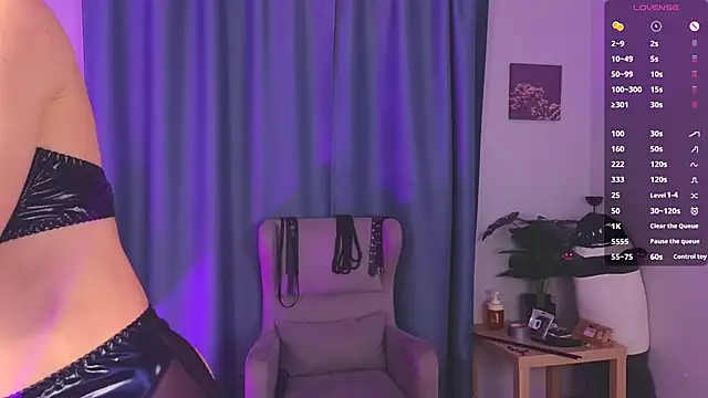 laracroftmansion online show from 12/18/25, 07:07