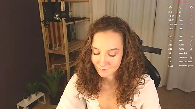 Snapshot of laracroftmansion chatting on 09/30/25, 03:07 laracroftmansion online show from 09/30/25, 03:07