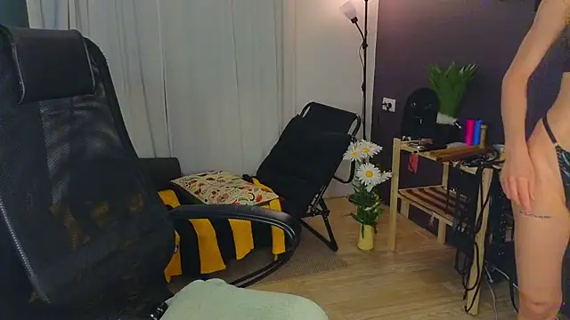 laracroftmansion online show from 06/26/26, 02:12
