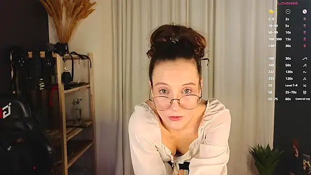 Snapshot of laracroftmansion chatting on 10/04/25, 05:14 laracroftmansion online show from 10/04/25, 05:14