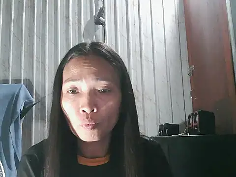 Snapshot of pinayhotii chatting on 11/02/25, 10:31 pinayhotii online show from 11/02/25, 10:31