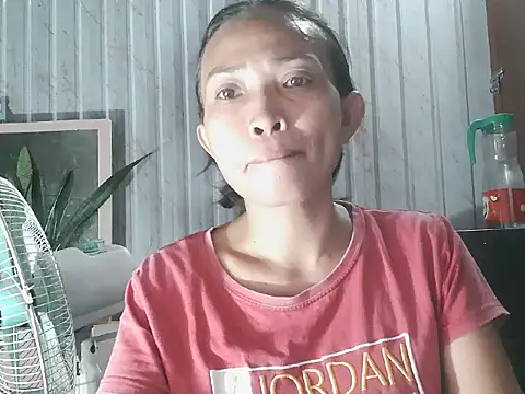 Snapshot of pinayhotii chatting on 10/10/25, 09:32 pinayhotii online show from 10/10/25, 09:32