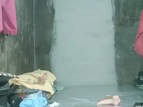 Snapshot of pinayhotii chatting on 12/17/25, 06:57 pinayhotii online show from 12/17/25, 06:57