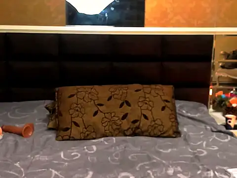 MillieTinny online show from 10/20/25, 07:03