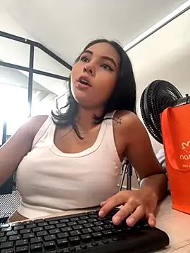 AlinnaRosee  online show from 12/02/25, 04:30